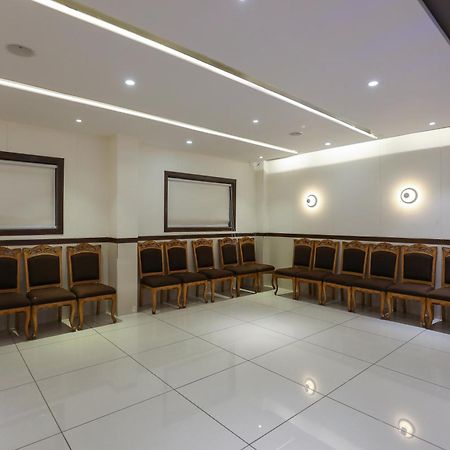 Hotel Ashray Inn Express Ahmedabad Esterno foto