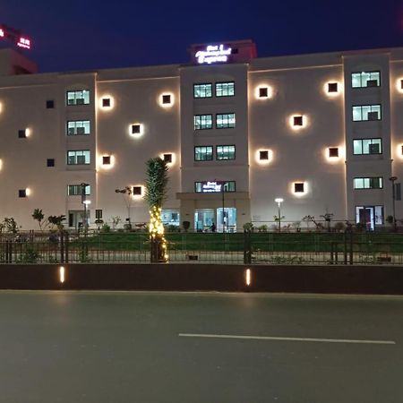 Hotel Ashray Inn Express Ahmedabad Esterno foto