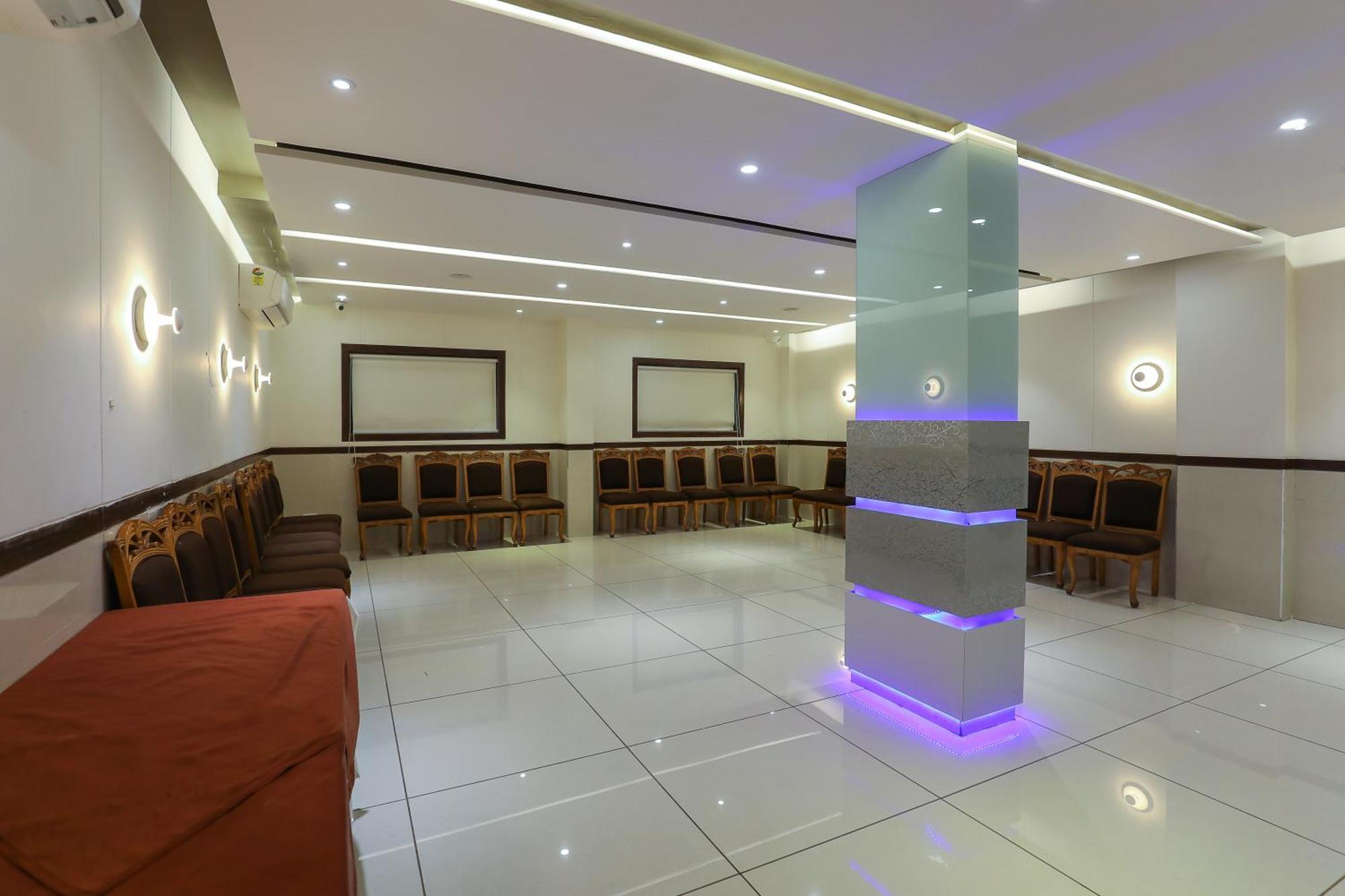Hotel Ashray Inn Express Ahmedabad Esterno foto