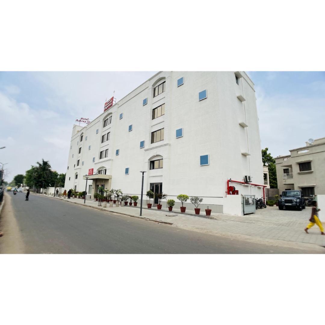 Hotel Ashray Inn Express Ahmedabad Esterno foto
