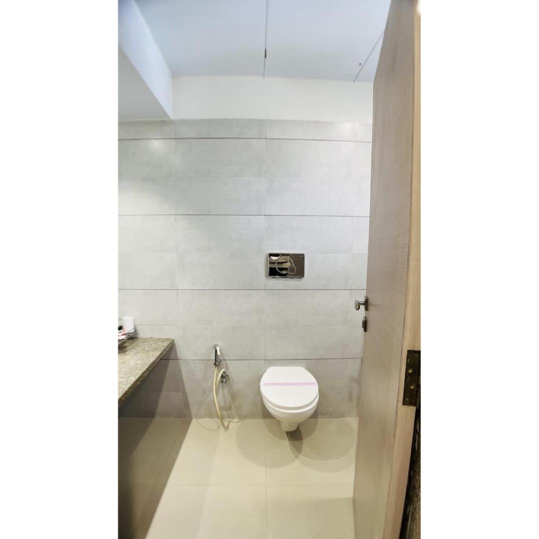Hotel Ashray Inn Express Ahmedabad Esterno foto