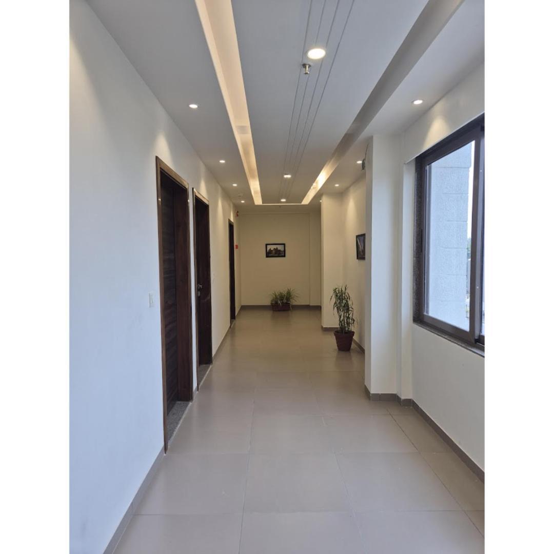 Hotel Ashray Inn Express Ahmedabad Esterno foto