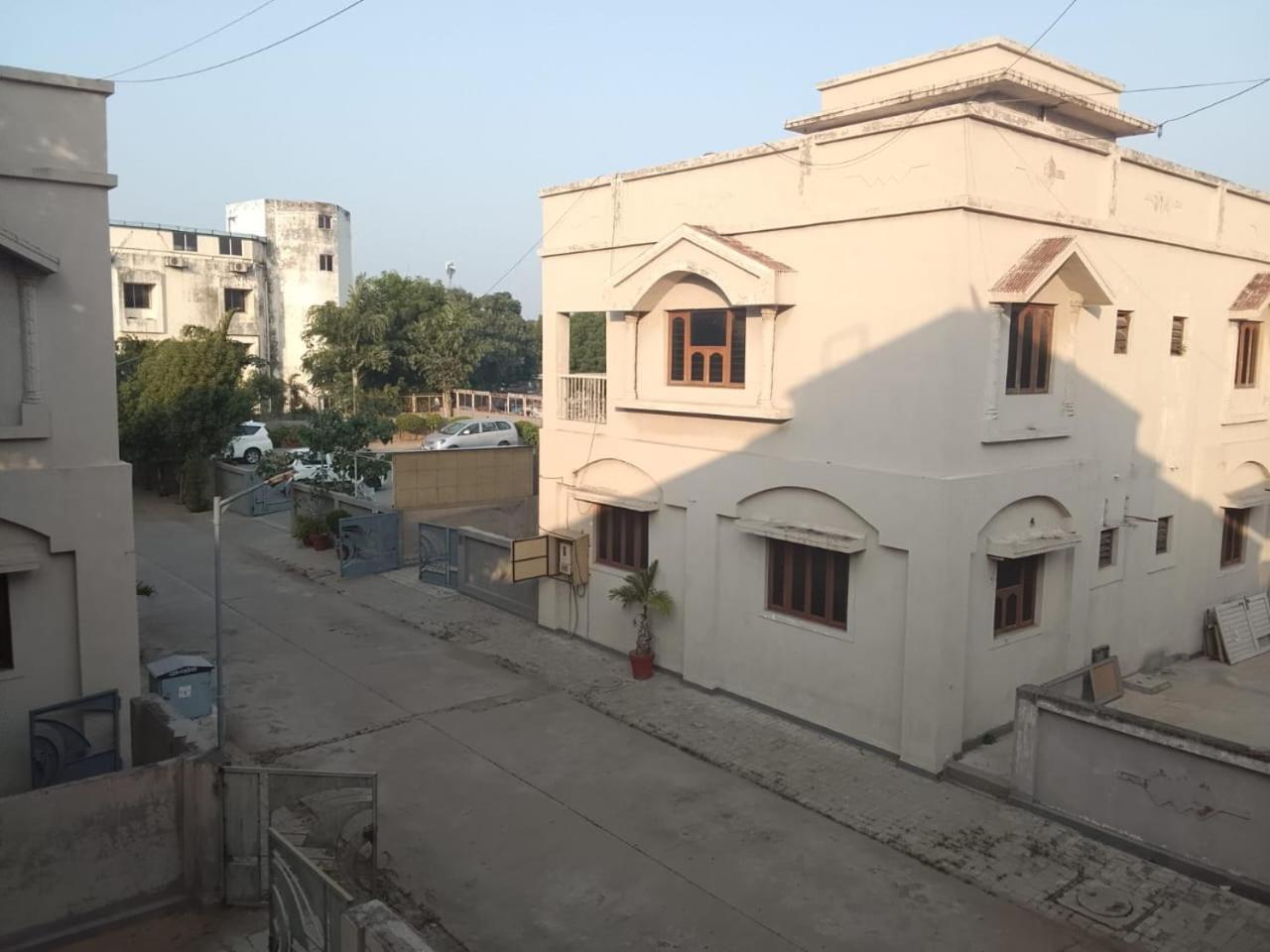 Hotel Ashray Inn Express Ahmedabad Esterno foto